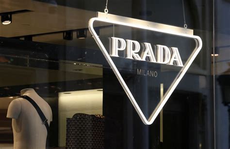 prada quanto è costata la quotazione|Moda, Prada studia la doppia quotazione e guarda a Piazza Affari.